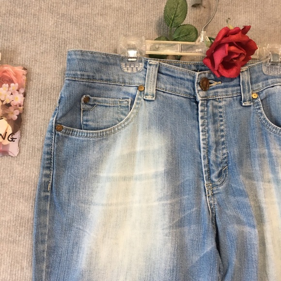 NINE WEST NWJ FACTORY FADED JEANS 6 Short EUC - Picture 2 of 13